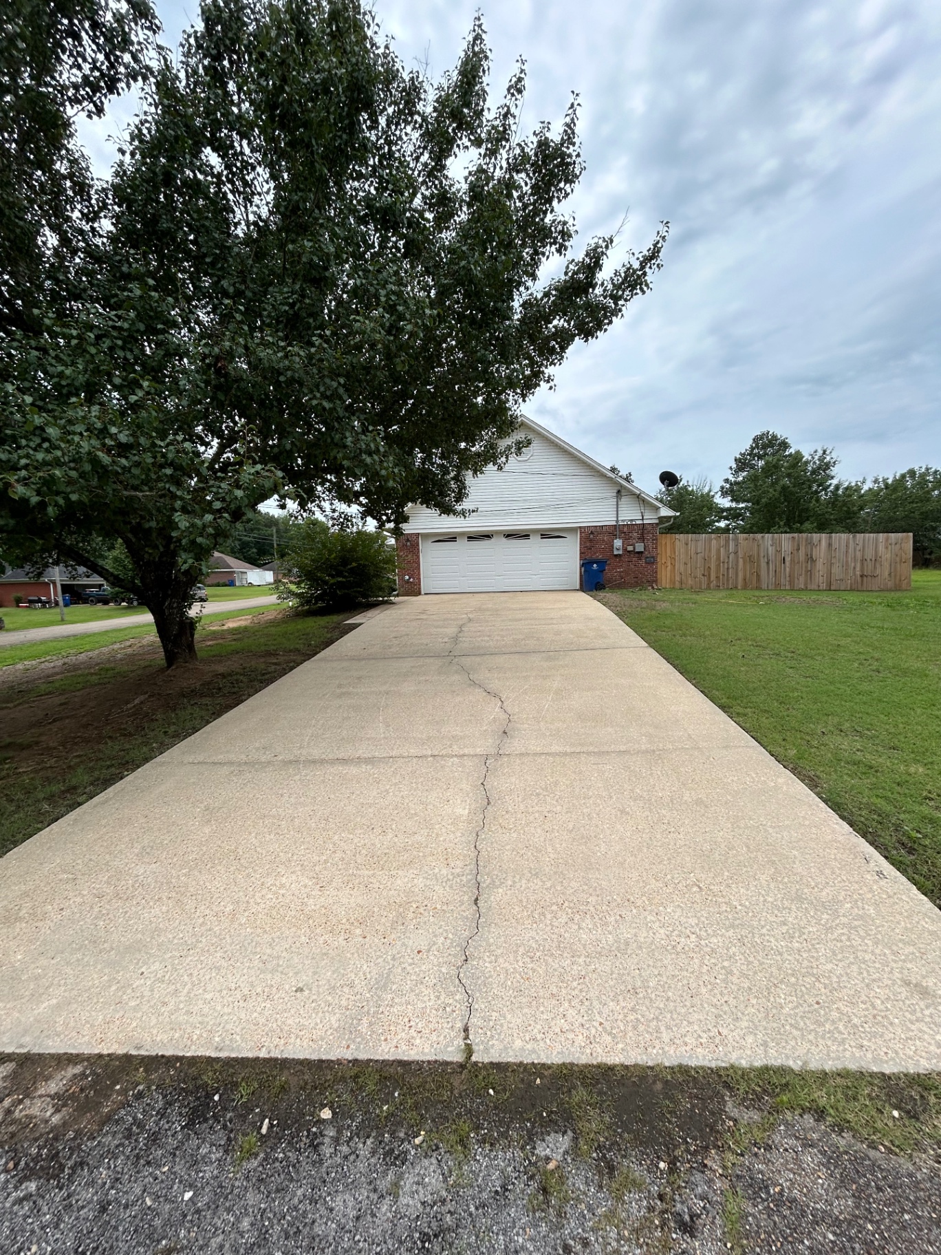 Residential driveway pressure washing in Pontotoc, MS